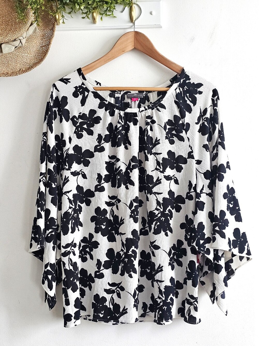 Vince Camuto Floral Blouse Womens M Ivory Black Bell Sleeve NWT